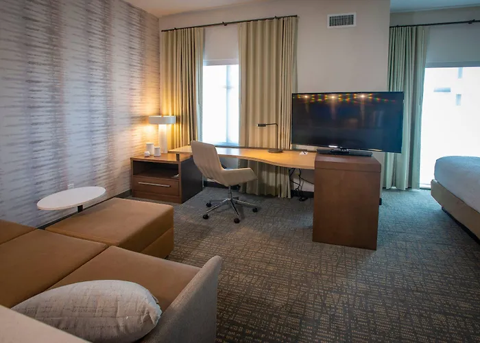 Hotel By Marriott Airport/medical Center 3*