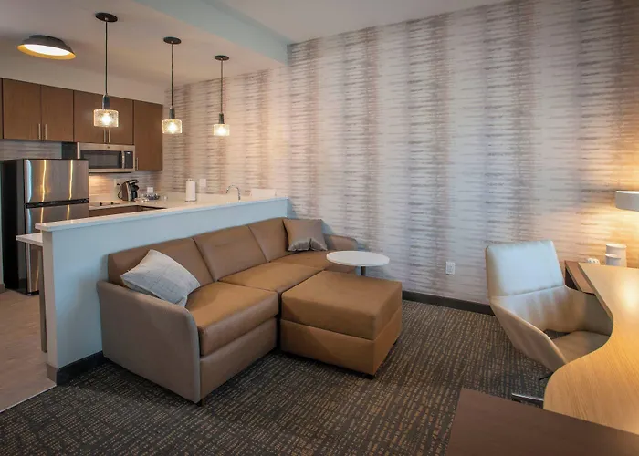 Hotel By Marriott Airport/medical Center 3*