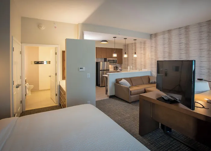 Hotel By Marriott Airport/medical Center 3*