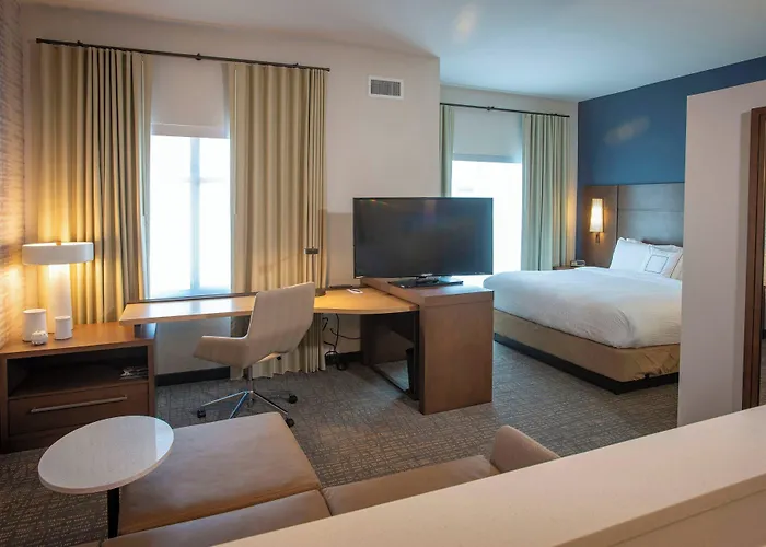 Hotel By Marriott Airport/medical Center 3*